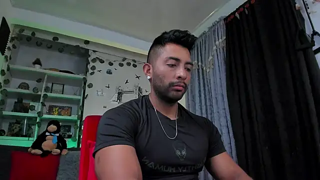 Snapshot of Couple_muscle1 chatting on 09-12-25, 08:31 Couple muscle1 online show from 09-12-25, 08:31