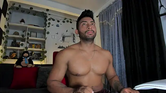 Snapshot of Couple_muscle1 chatting on 09-14-25, 10:20 Couple muscle1 online show from 09-14-25, 10:20