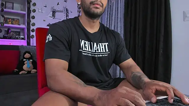 Snapshot of Couple_muscle1 chatting on 10-03-25, 11:02 Couple muscle1 online show from 10-03-25, 11:02