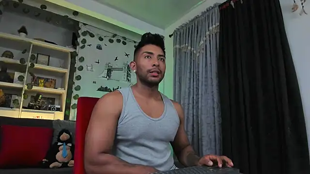 Snapshot of Couple_muscle1 chatting on 10-07-25, 09:56 Couple muscle1 online show from 10-07-25, 09:56