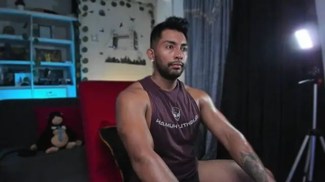 Snapshot of Couple_muscle1 chatting on 10-20-25, 08:53 Couple muscle1 online show from 10-20-25, 08:53