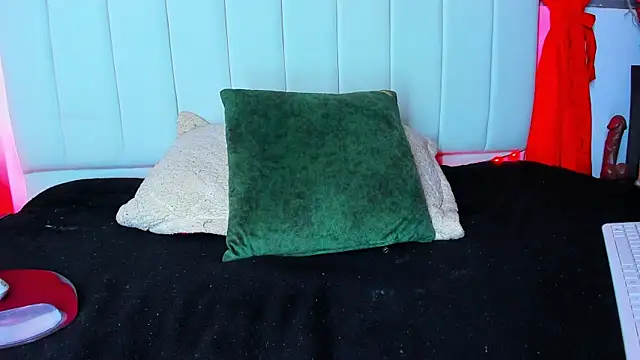 Snapshot of caro_lyne_ chatting on 09-15-25, 07:03 caro lyne  online show from 09-15-25, 07:03