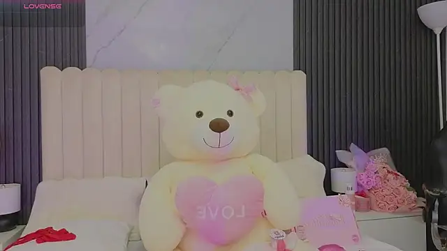 Madiee Rhea online show from 06-12-26, 12:53