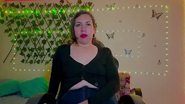 Lady breaks hearts online show from 10-18-25, 10:16