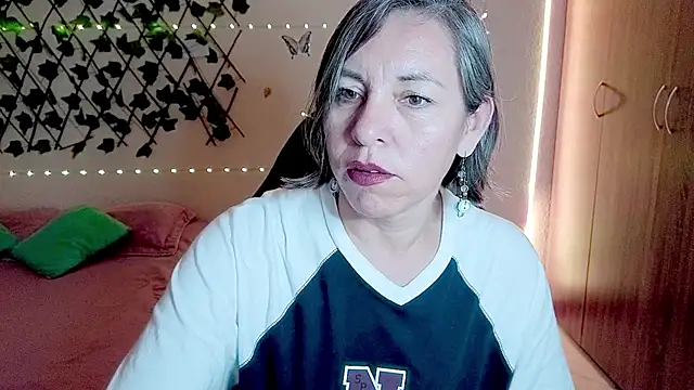 Lady breaks hearts online show from 11-20-25, 09:14