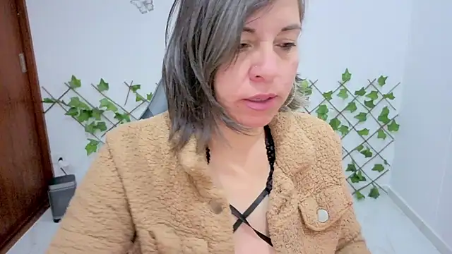 Lady breaks hearts online show from 02-07-26, 09:57