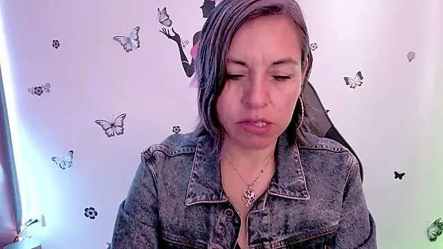 Lady breaks hearts online show from 04-09-26, 12:54