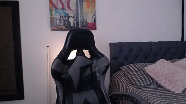 Snapshot of miawilson_1 chatting on 09-14-25, 04:11 miawilson 1 online show from 09-14-25, 04:11