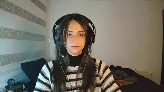 Snapshot of Dollbehavior_ chatting on 10-19-25, 08:26 Dollbehavior online show from 10-19-25, 08:26