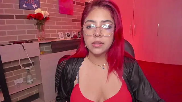 Snapshot of Rousse_Collinss chatting on 01-07-26, 02:08 Rousse Collinss online show from 01-07-26, 02:08