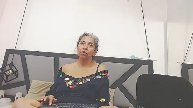 Snapshot of chanel_grant chatting on 11-04-25, 09:03 chanel grant online show from 11-04-25, 09:03