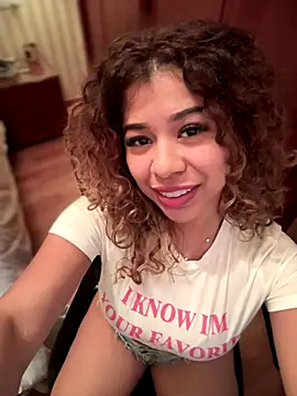 Snapshot of LEONCITA_ chatting on 12-16-25, 05:18 LEONCITA online show from 12-16-25, 05:18