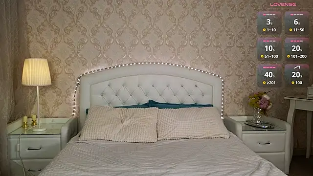 Kaia Sunshine Mia online show from 11-27-25, 06:37