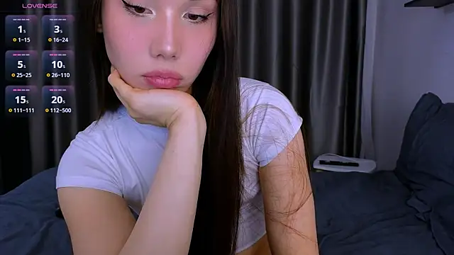 Snapshot of Kaia_Sunshine_Mia chatting on 01-06-26, 02:43 Kaia Sunshine Mia online show from 01-06-26, 02:43