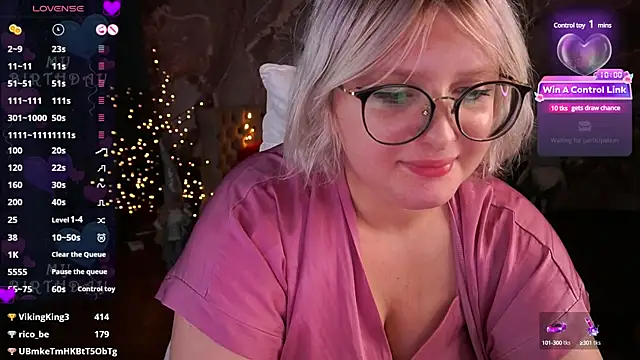 Snapshot of CoolTatis chatting on 01-06-25, 05:49 CoolTatis online show from 01-06-25, 05:49