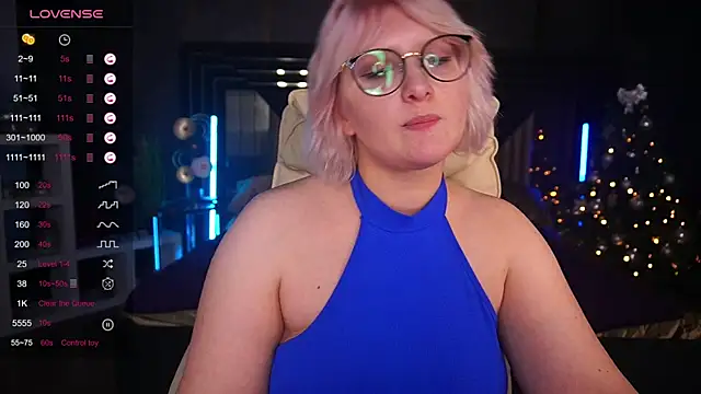 Snapshot of CoolTatis chatting on 01-14-25, 12:00 CoolTatis online show from 01-14-25, 12:00