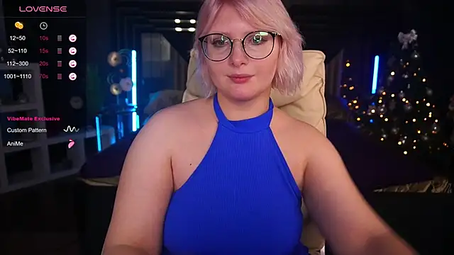 Snapshot of CoolTatis chatting on 01-14-25, 03:01 CoolTatis online show from 01-14-25, 03:01