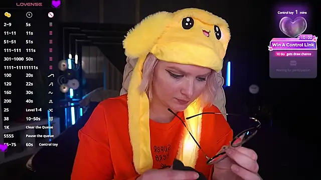 Snapshot of CoolTatis chatting on 01-15-25, 09:20 CoolTatis online show from 01-15-25, 09:20