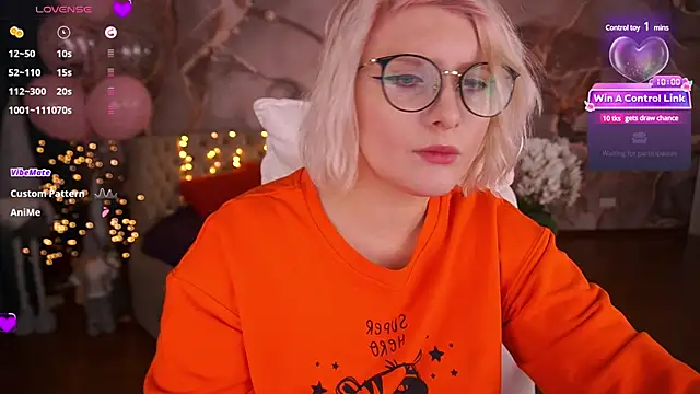 Snapshot of CoolTatis chatting on 01-21-25, 09:15 CoolTatis online show from 01-21-25, 09:15