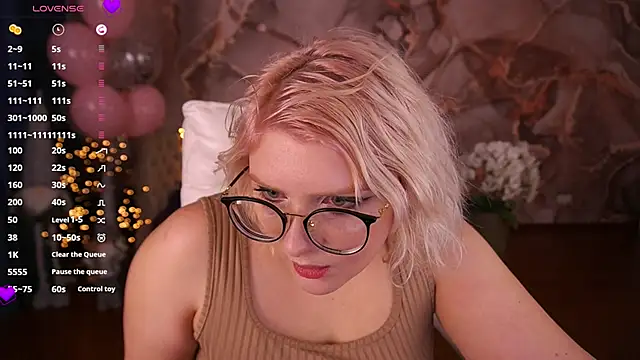 Snapshot of CoolTatis chatting on 01-23-25, 07:00 CoolTatis online show from 01-23-25, 07:00