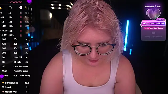 Snapshot of CoolTatis chatting on 01-24-25, 05:00 CoolTatis online show from 01-24-25, 05:00