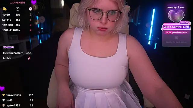 Snapshot of CoolTatis chatting on 01-24-25, 09:15 CoolTatis online show from 01-24-25, 09:15