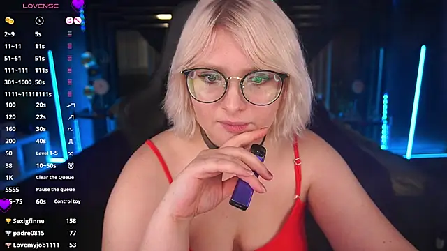 Snapshot of CoolTatis chatting on 02-08-25, 10:18 CoolTatis online show from 02-08-25, 10:18