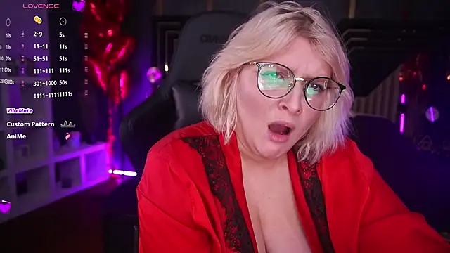 Snapshot of CoolTatis chatting on 02-17-25, 02:04 CoolTatis online show from 02-17-25, 02:04