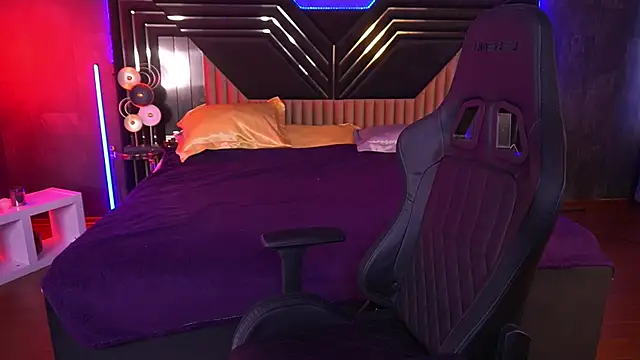 Snapshot of CoolTatis chatting on 10-14-25, 06:36 CoolTatis online show from 10-14-25, 06:36