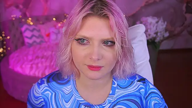 Snapshot of CoolTatis chatting on 10-27-25, 07:23 CoolTatis online show from 10-27-25, 07:23