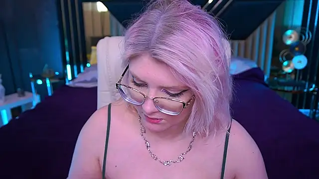 Snapshot of CoolTatis chatting on 12-01-25, 07:35 CoolTatis online show from 12-01-25, 07:35