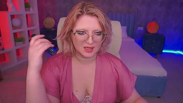 Snapshot of CoolTatis chatting on 05-11-26, 06:19 CoolTatis online show from 05-11-26, 06:19