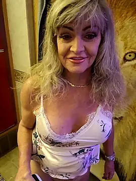 Snapshot of annika_lately chatting on 10-11-25, 03:28 annika lately online show from 10-11-25, 03:28