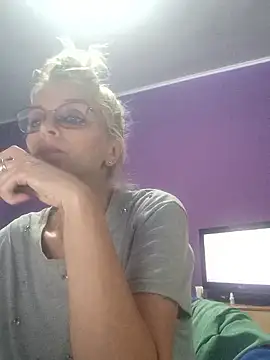 Snapshot of BritneyHudson chatting on 09-18-25, 03:47 BritneyHudson online show from 09-18-25, 03:47