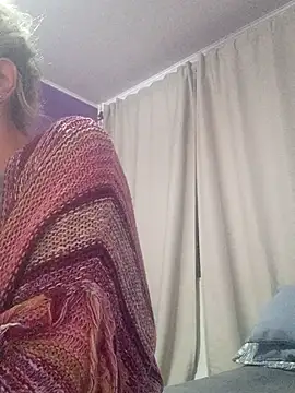 Snapshot of BritneyHudson chatting on 10-18-25, 01:30 BritneyHudson online show from 10-18-25, 01:30