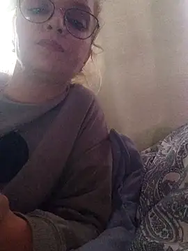 Snapshot of BritneyHudson chatting on 10-18-25, 01:34 BritneyHudson online show from 10-18-25, 01:34