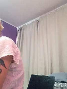 Snapshot of BritneyHudson chatting on 12-02-25, 05:19 BritneyHudson online show from 12-02-25, 05:19