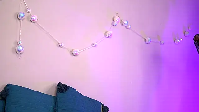 Snapshot of BritneyHudson chatting on 12-14-25, 05:24 BritneyHudson online show from 12-14-25, 05:24