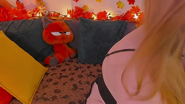 Snapshot of Tori_the_witch chatting on 11-02-25, 08:06 Tori the witch online show from 11-02-25, 08:06