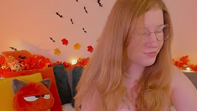 Snapshot of Tori_the_witch chatting on 11-06-25, 08:15 Tori the witch online show from 11-06-25, 08:15