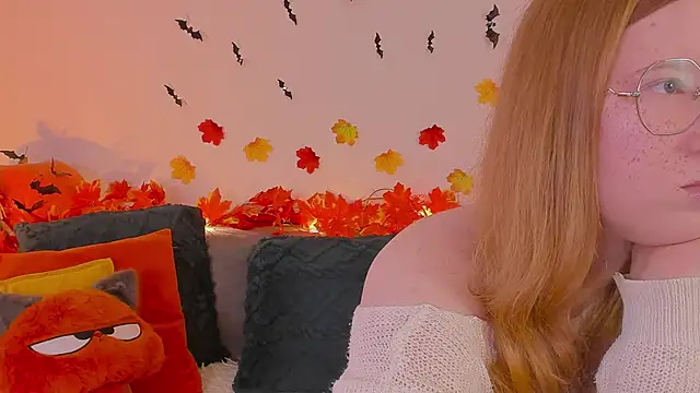 Snapshot of Tori_the_witch chatting on 11-10-25, 06:34 Tori the witch online show from 11-10-25, 06:34