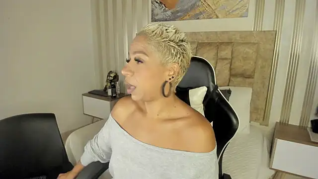 summer night  online show from 12-04-25, 10:57