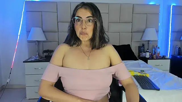 IsisLoveyes  online show from 01-02-25, 12:23