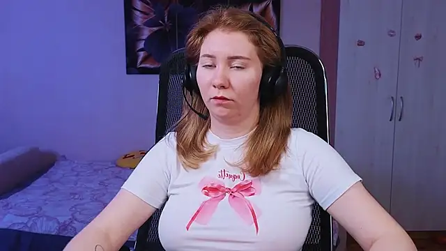 Snapshot of D0nna_ chatting on 09-18-25, 10:50 D0nna  online show from 09-18-25, 10:50