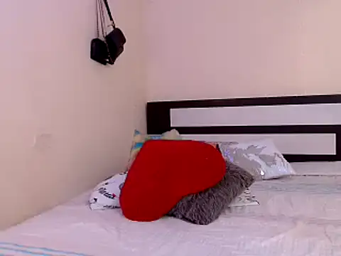 Snapshot of chika_hellar chatting on 02-14-25, 10:04 chika hellar online show from 02-14-25, 10:04