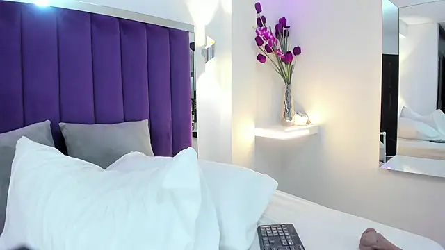 LindsyCater online show from 12-03-24, 03:11