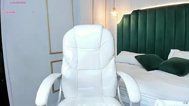 LindsyCater online show from 09-29-25, 12:32