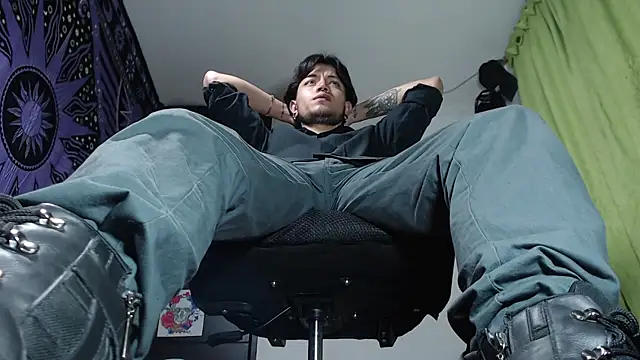 Snapshot of Dicaprioo_ chatting on 12-05-24, 01:25 Dicaprioo online show from 12-05-24, 01:25