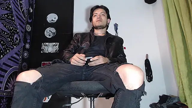 Snapshot of Dicaprioo_ chatting on 12-16-24, 01:31 Dicaprioo online show from 12-16-24, 01:31