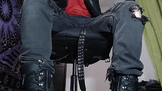 Snapshot of Dicaprioo_ chatting on 12-19-24, 12:45 Dicaprioo online show from 12-19-24, 12:45